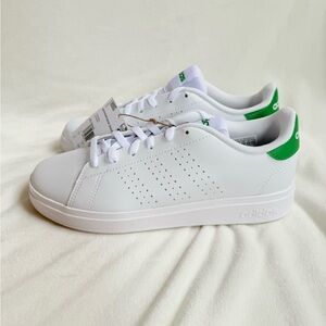 ADVANTAGE BASE 2.0 SHOES Big kids size 4 white/Green